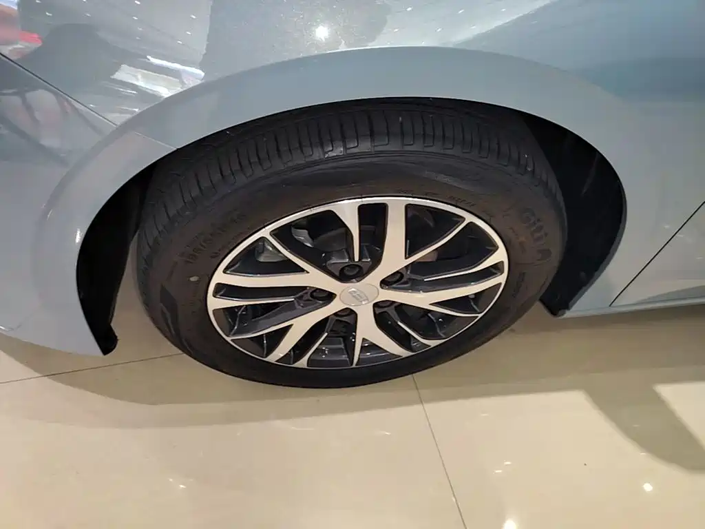 Geely Emgrand — миниатюра 23