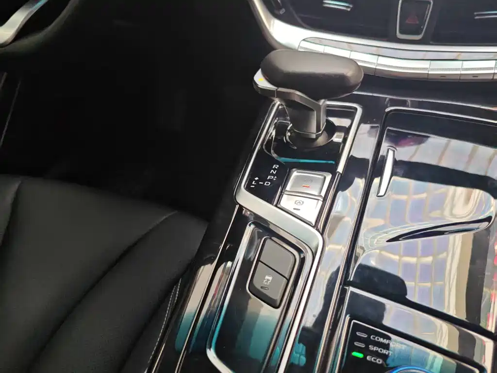 Geely Borui Hybrid — миниатюра 12
