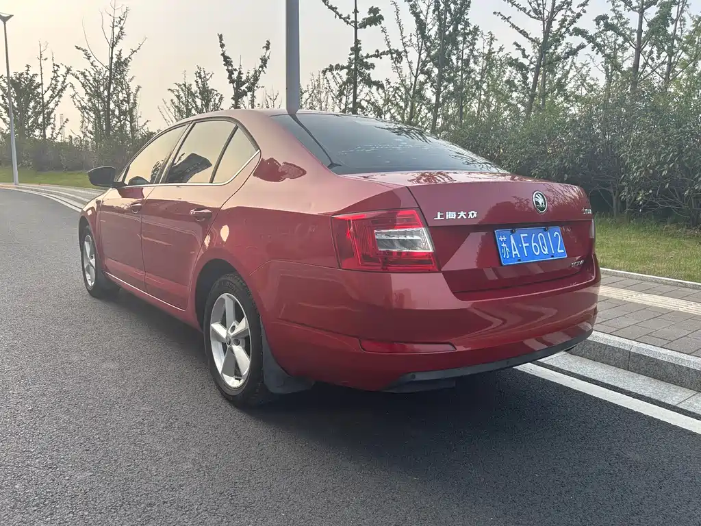 Skoda Octavia 2015 1.6L AT