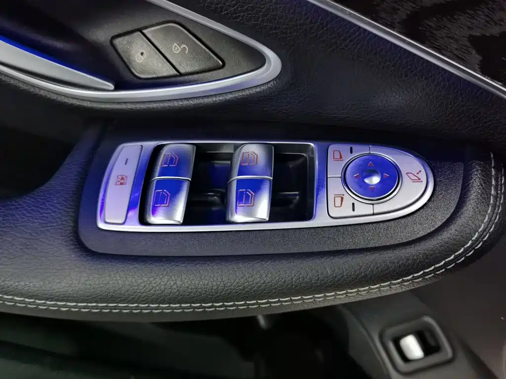 Mercedes-Benz C-Class — миниатюра 9