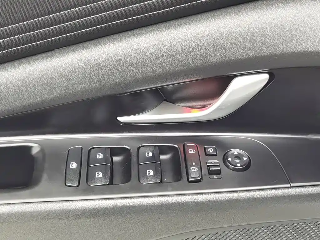 Hyundai Elantra — миниатюра 9