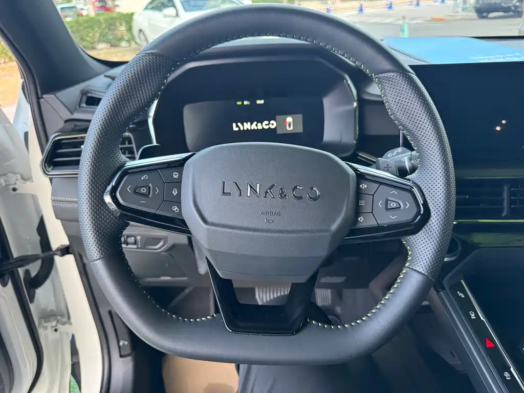 Lynk & Co 06 — миниатюра 5