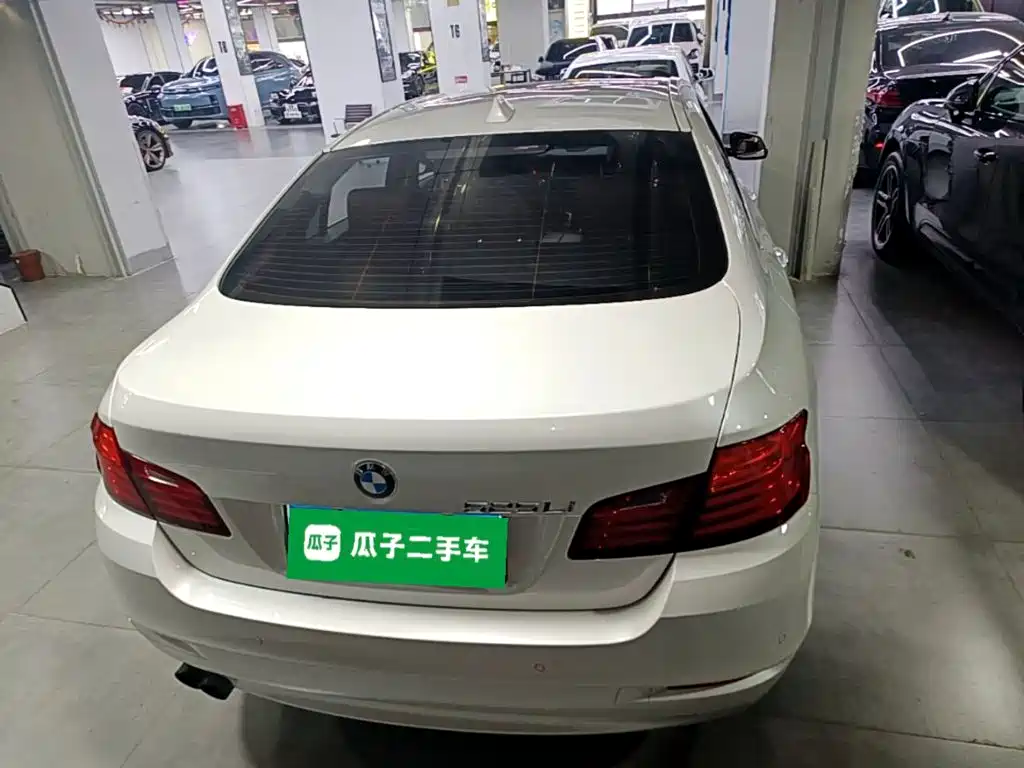 BMW 5 Series — миниатюра 6