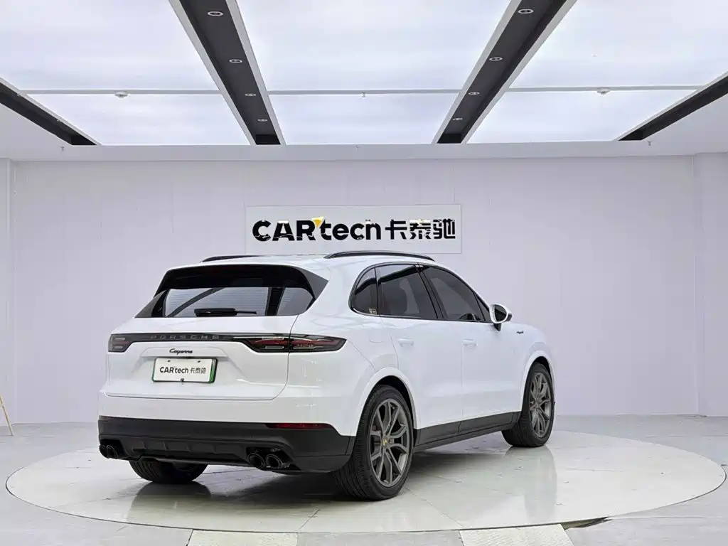 Porsche Cayenne Hybrid — миниатюра 5
