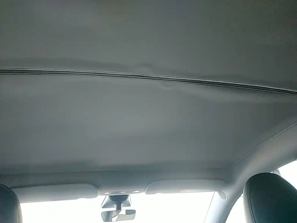 Tesla Model Y — миниатюра 18