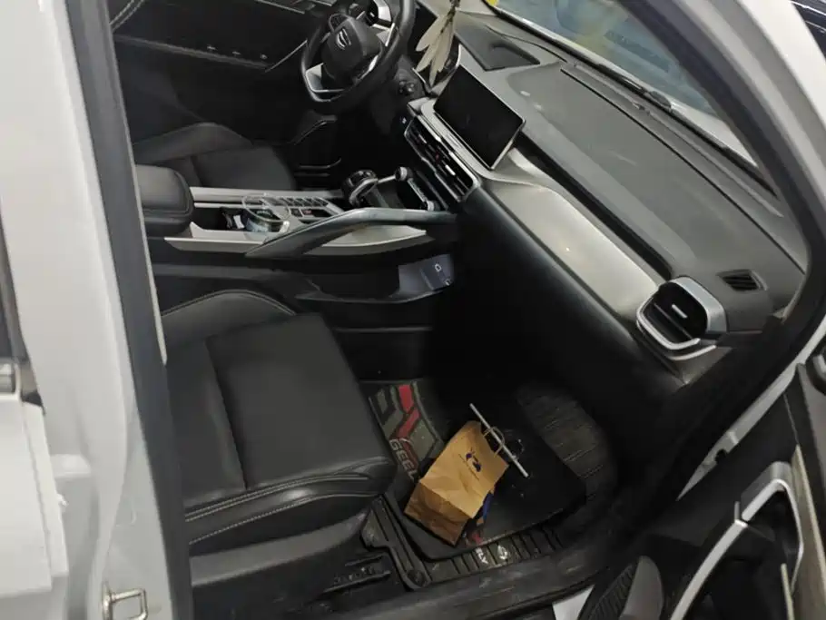 Geely Binyue — миниатюра 8