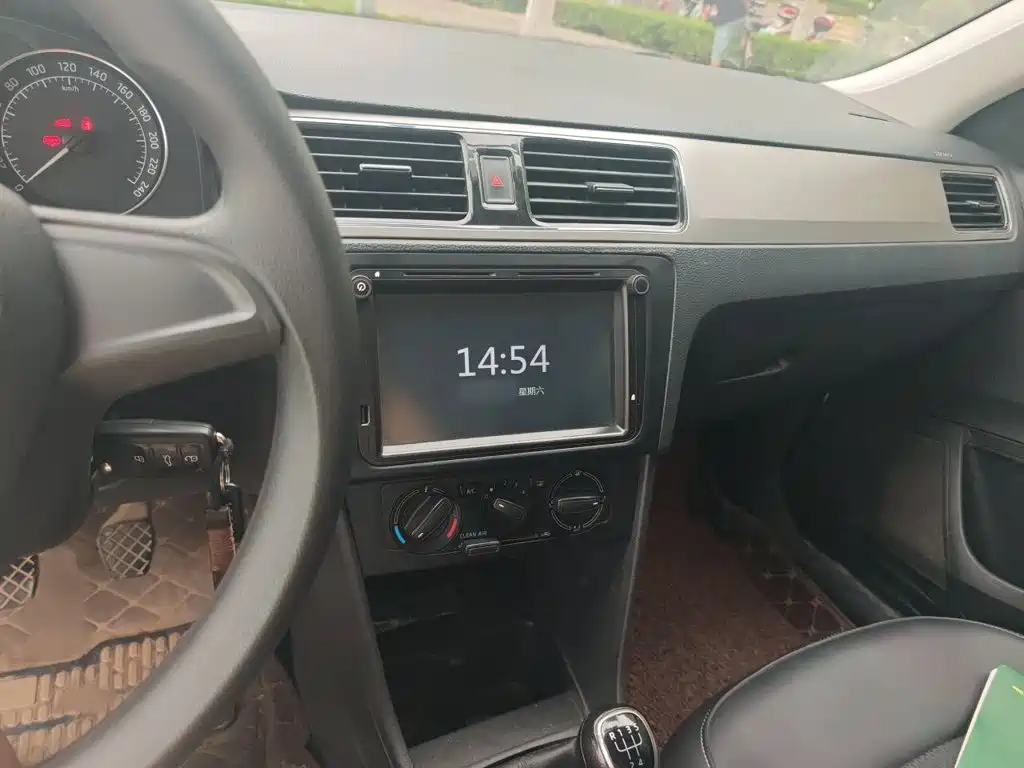 Skoda Rapid Spaceback — миниатюра 6