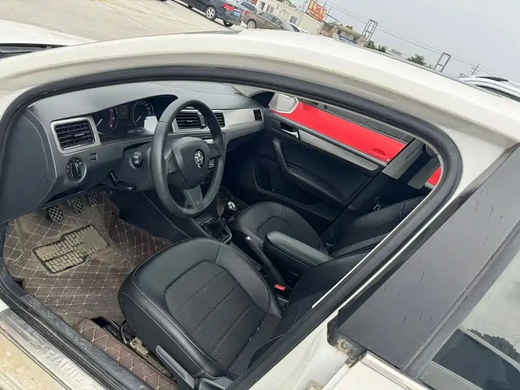Skoda Rapid Spaceback — миниатюра 13