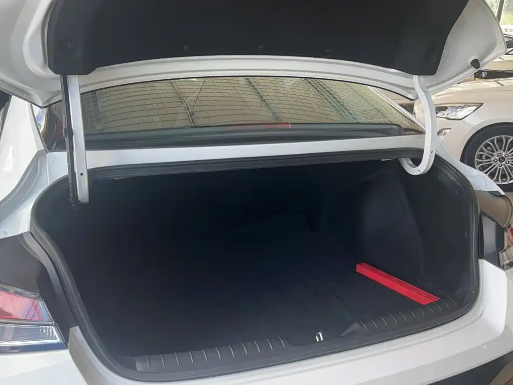 Hyundai Elantra — миниатюра 15