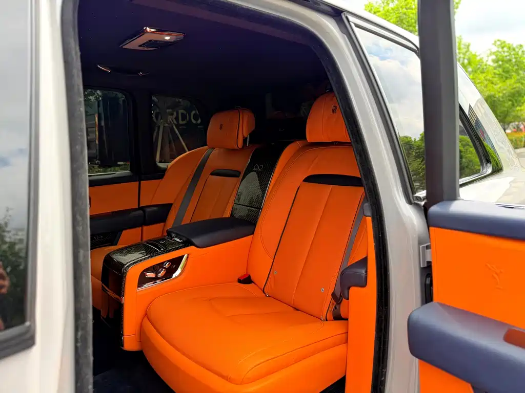 Rolls-Royce Cullinan — миниатюра 24