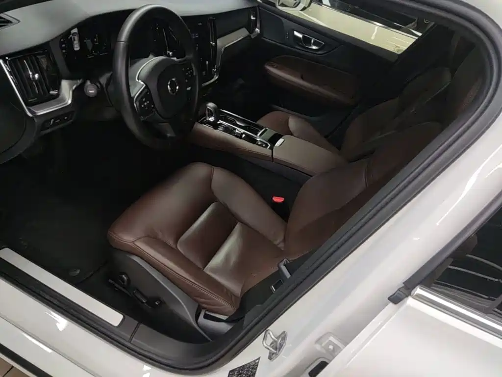 Volvo S60 PHEV — миниатюра 15