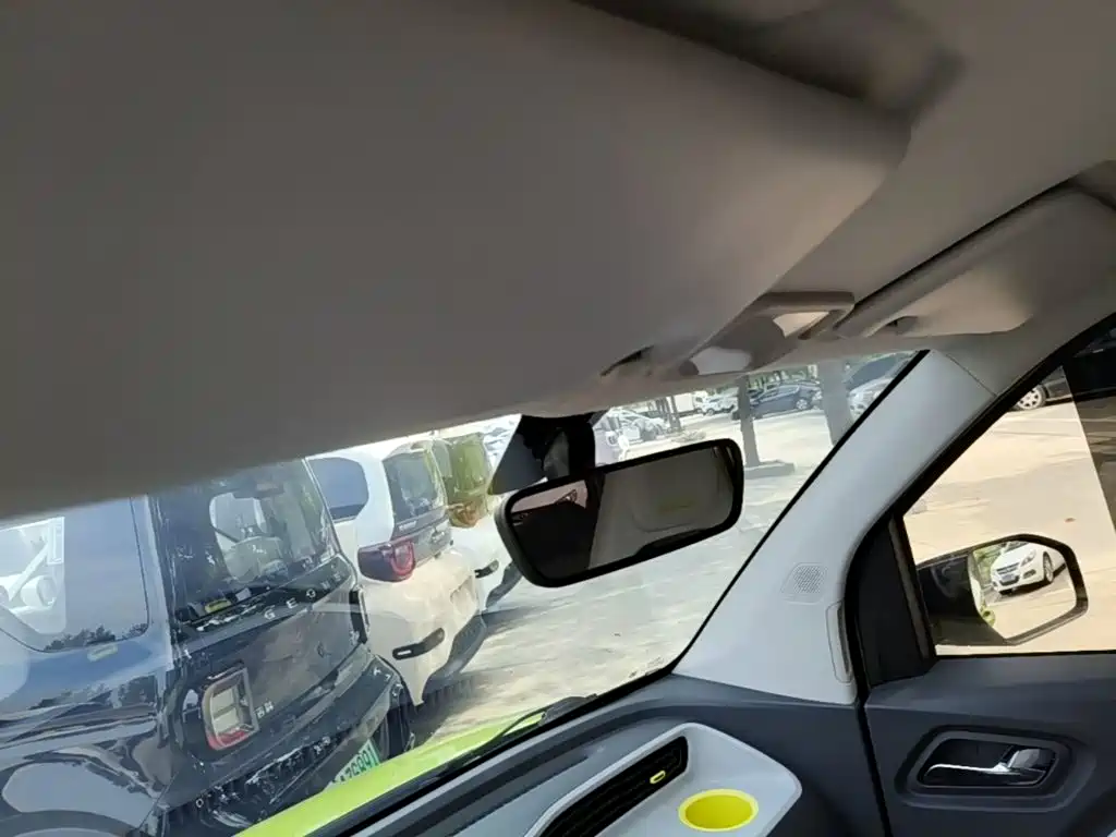 Wuling MINIEV — миниатюра 18