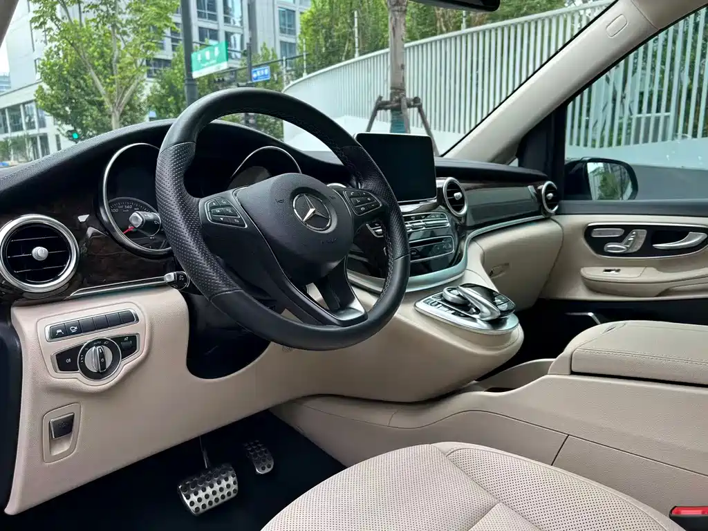 Mercedes-Benz V-Class — миниатюра 10