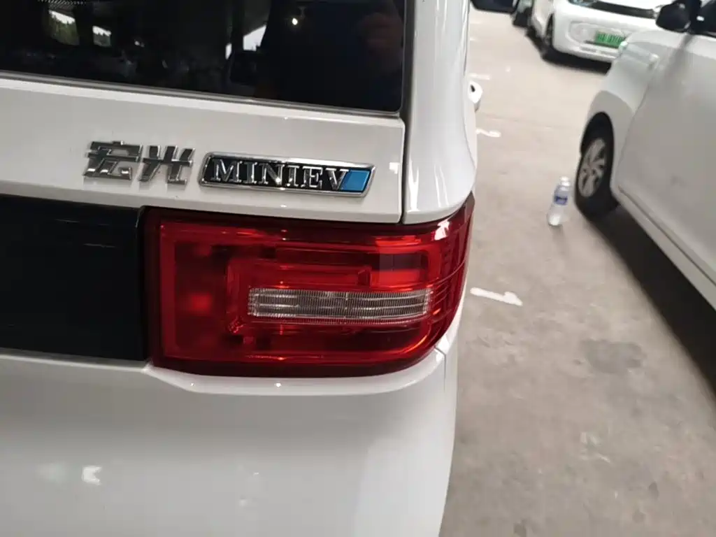 Wuling MINIEV — миниатюра 8