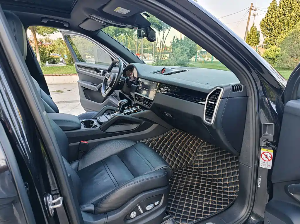 Porsche Cayenne — миниатюра 11