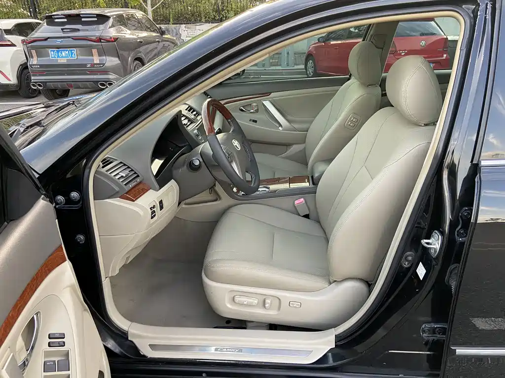 Toyota Camry — миниатюра 7
