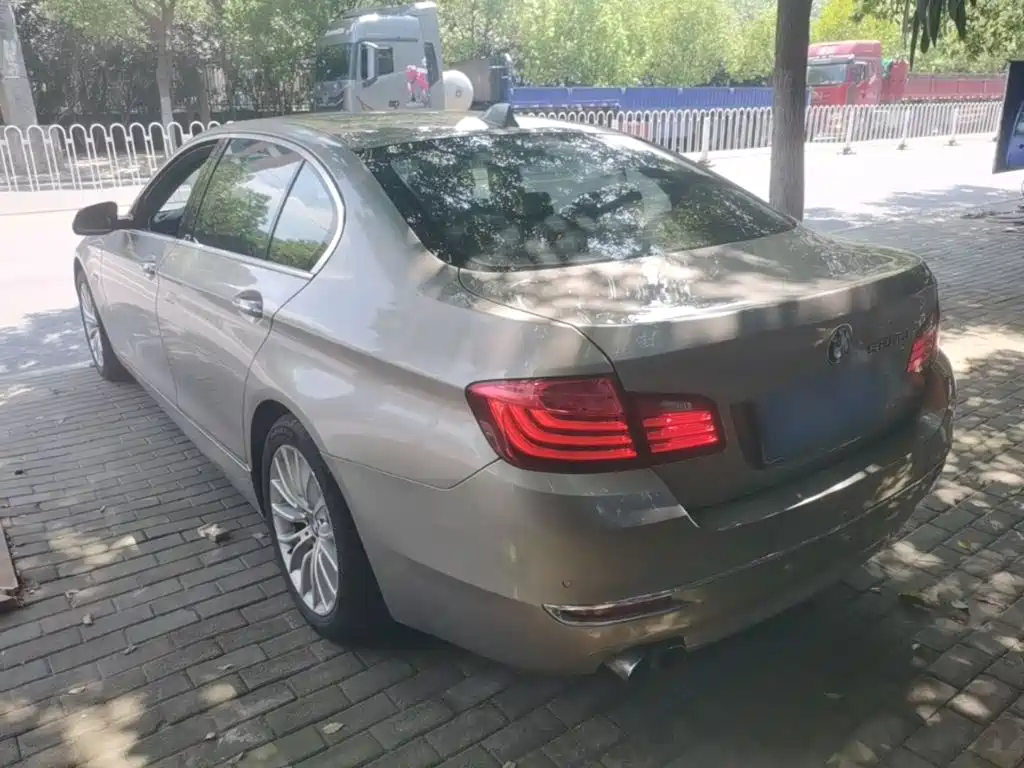 BMW 5 Series — миниатюра 5