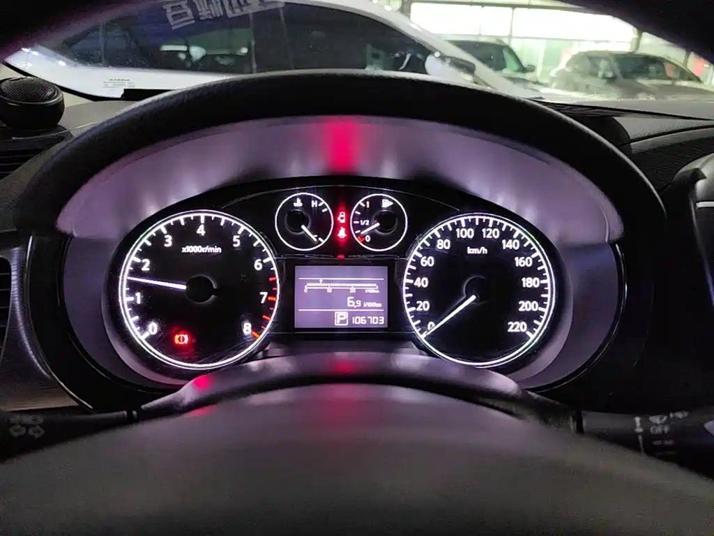 Nissan Tiida — миниатюра 12