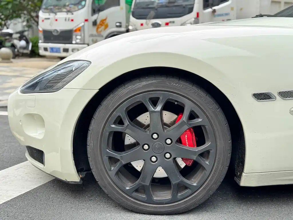 MASERATI GRANTURISMO