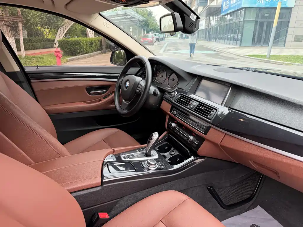 BMW 5 Series — миниатюра 22