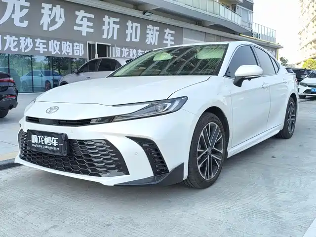 TOYOTA CAMRY 2025