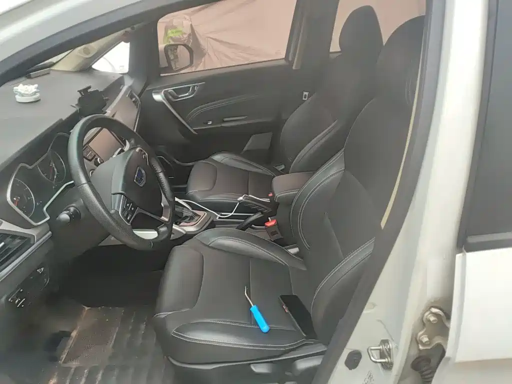 Geely Vision X3 — миниатюра 8