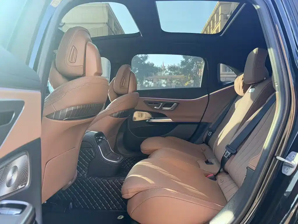 Mercedes-Benz E-Class — миниатюра 5
