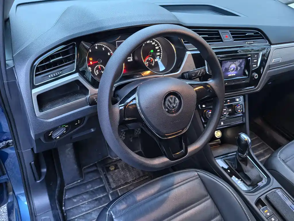 Volkswagen Touran — миниатюра 21