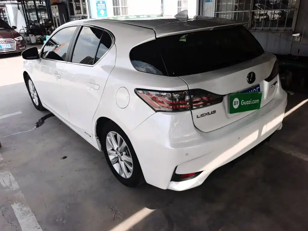 Lexus CT — миниатюра 5