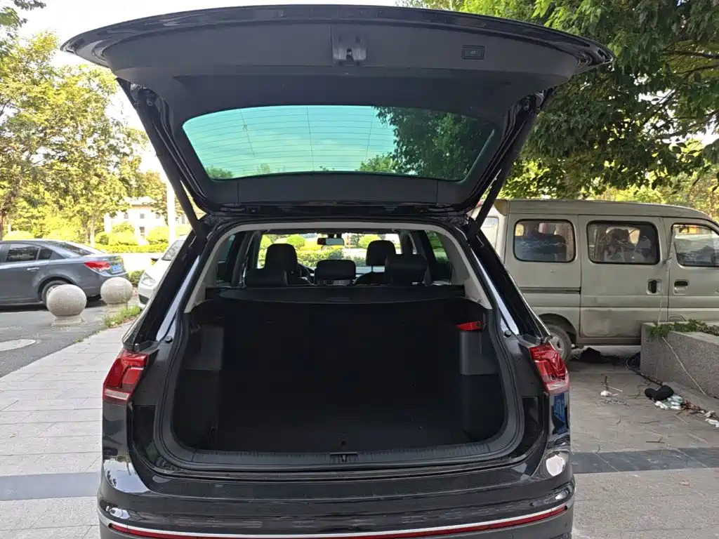 Volkswagen Tiguan L — миниатюра 19