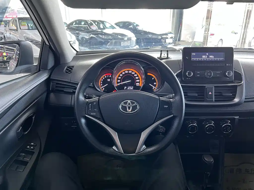 TOYOTA YARIS L ZHIXUAN