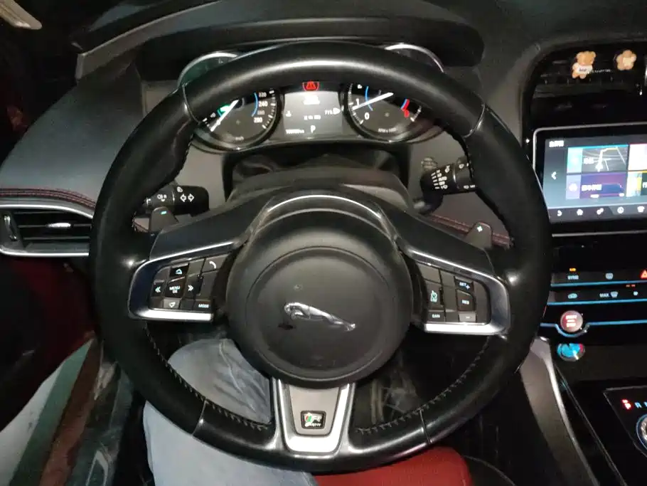 Jaguar XE — миниатюра 15