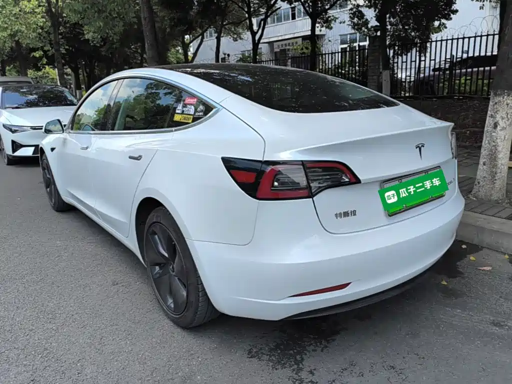 Tesla Model 3 — миниатюра 5