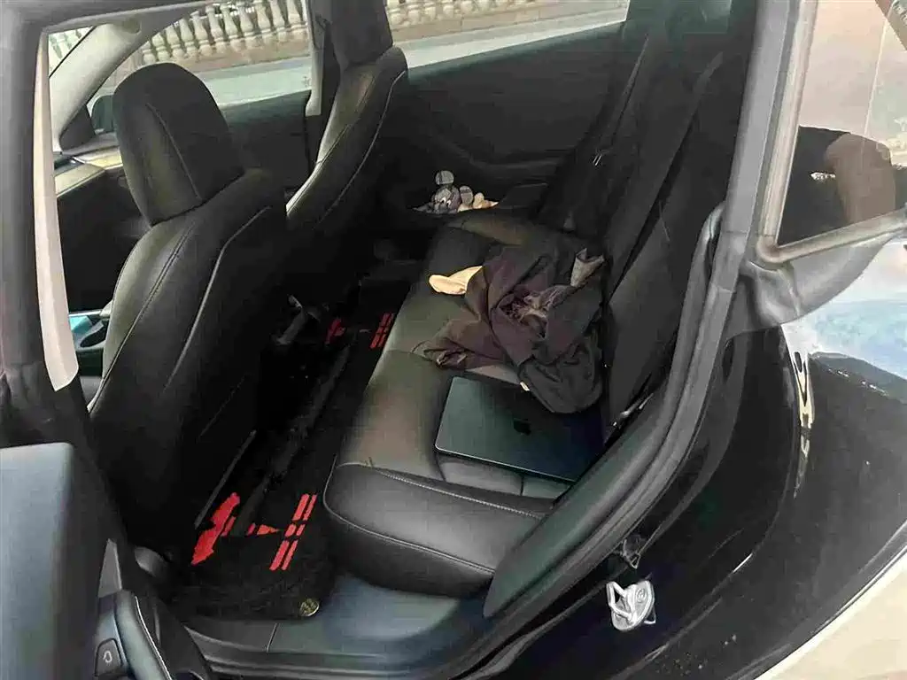 Tesla Model 3 — миниатюра 4