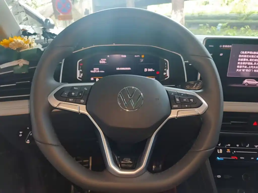 Volkswagen Tiguan L — миниатюра 11