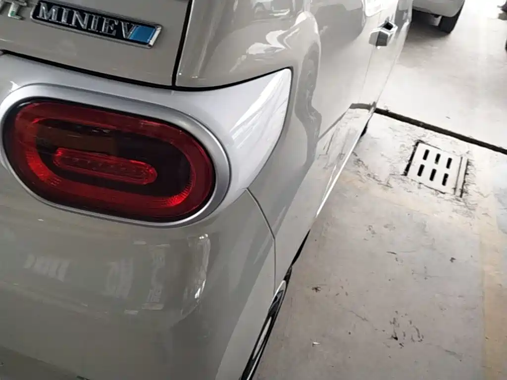 Wuling MINIEV — миниатюра 8