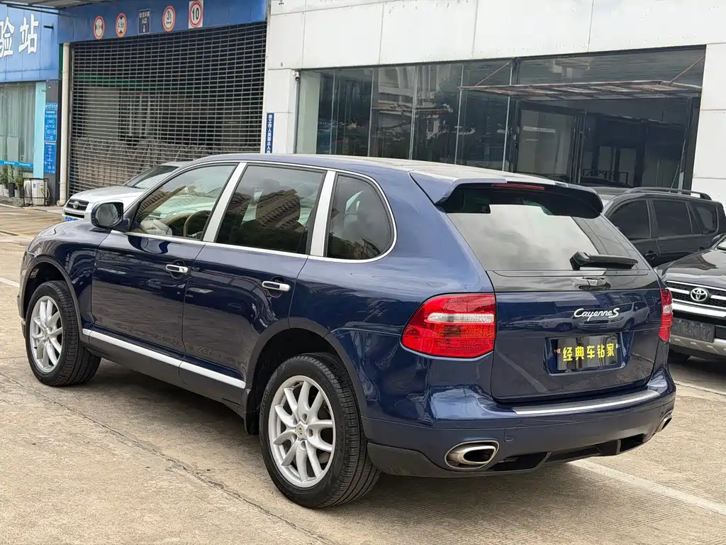 Porsche Cayenne — миниатюра 3