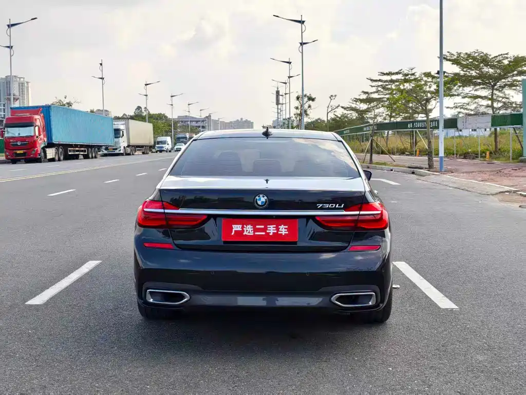BMW 7 Series — миниатюра 8