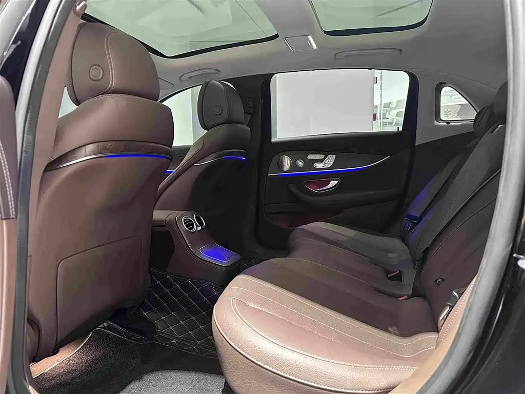 Mercedes-Benz E-Class — миниатюра 6