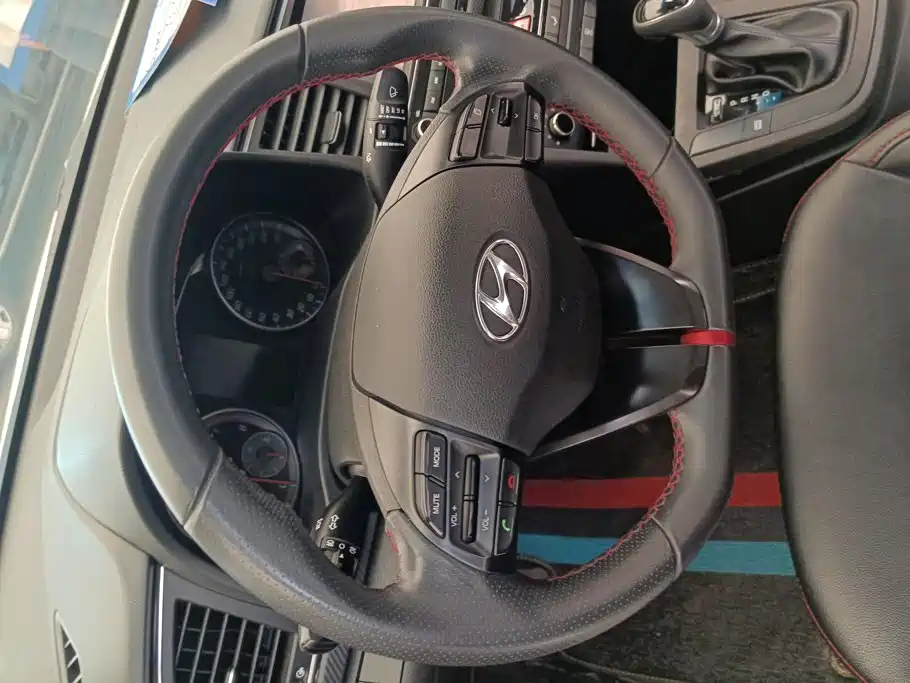 Hyundai Elantra — миниатюра 15