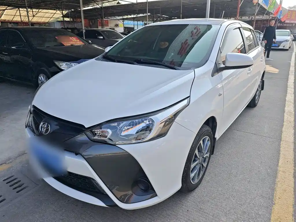 Toyota Yaris L — миниатюра 2
