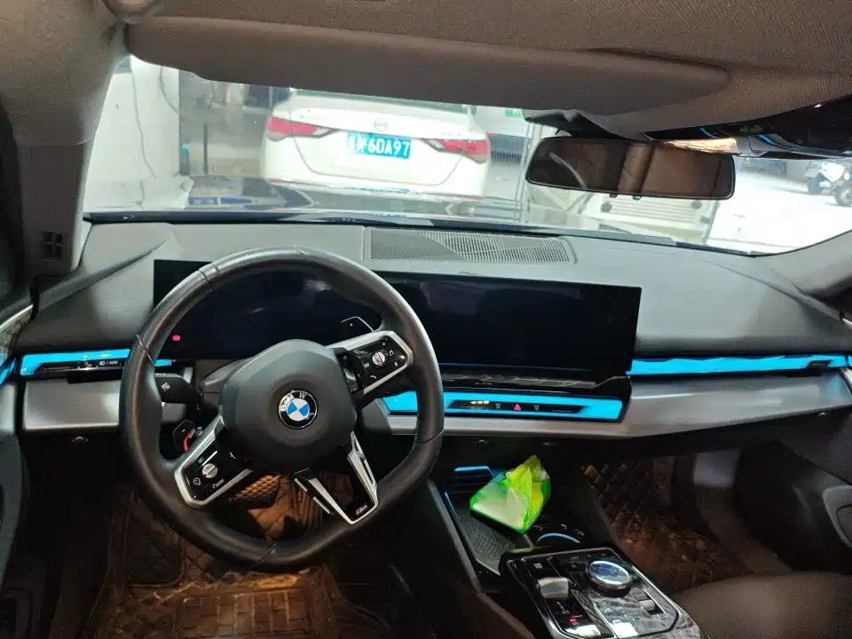 BMW 5 Series — миниатюра 3