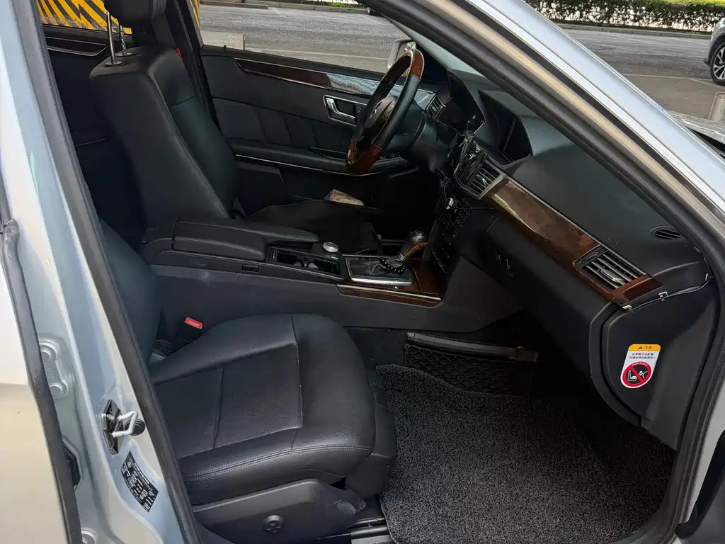 Mercedes-Benz E-Class — миниатюра 9