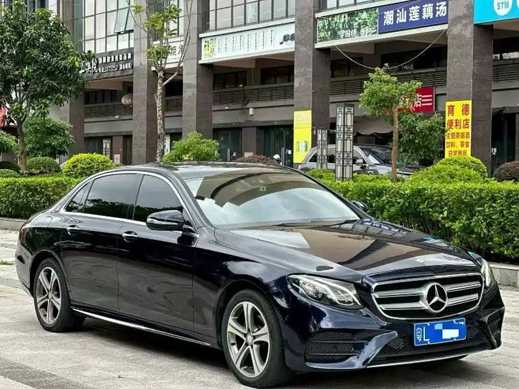 Mercedes-Benz E-Class — миниатюра 2