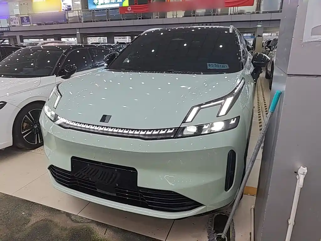 Lynk & Co 08 EM-P — миниатюра 2