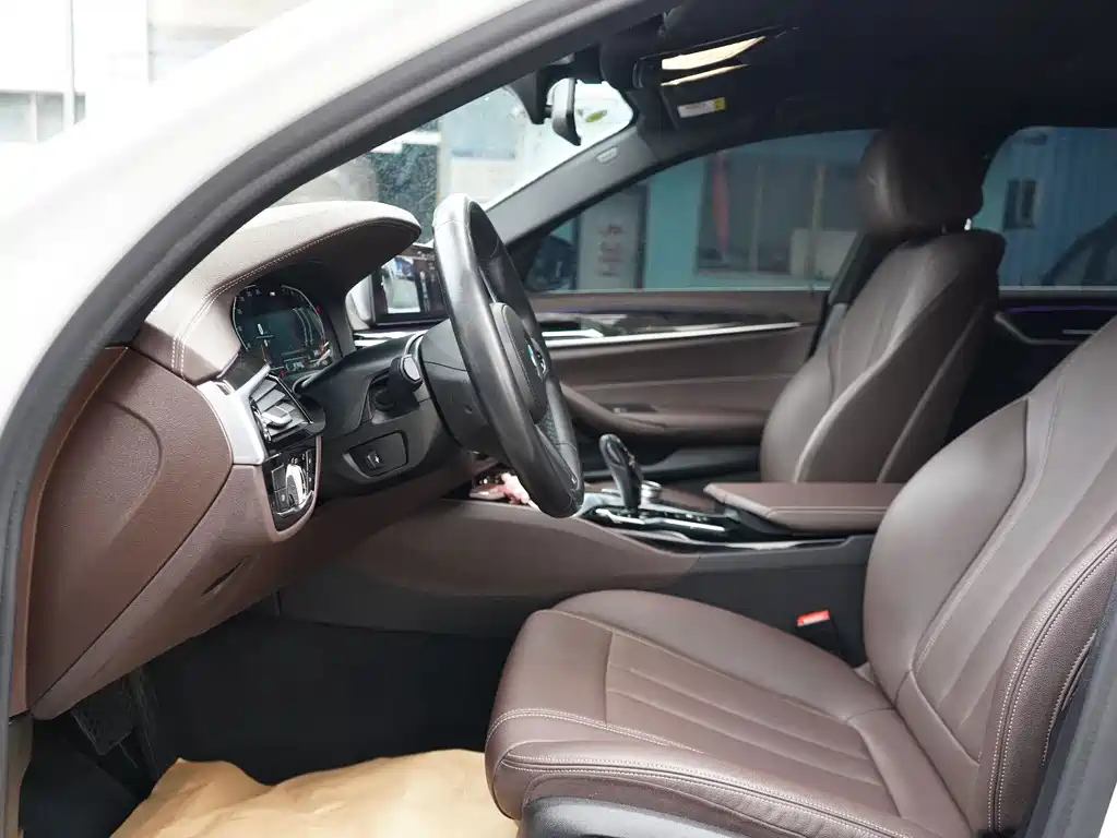 BMW 5 Series — миниатюра 5