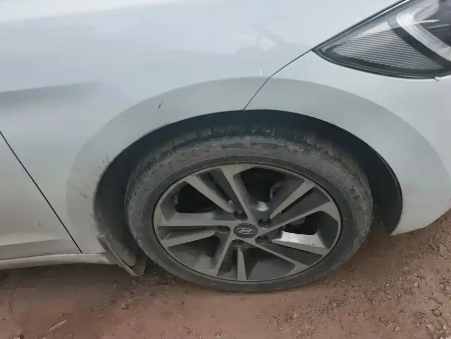 Hyundai Elantra — миниатюра 6
