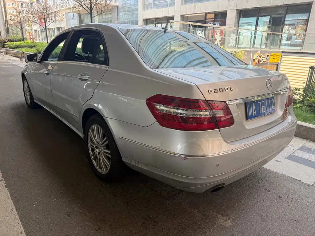 Mercedes-Benz E-Class — миниатюра 5