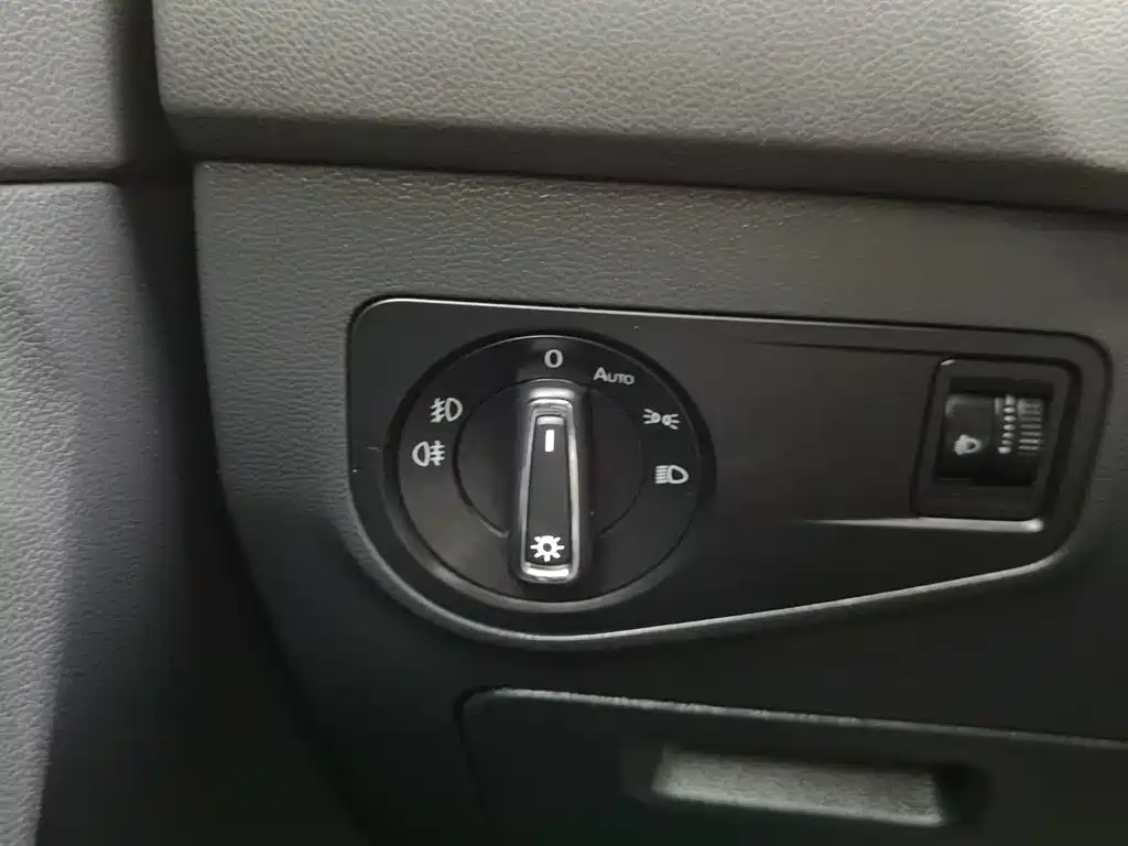 Volkswagen Tiguan L — миниатюра 21