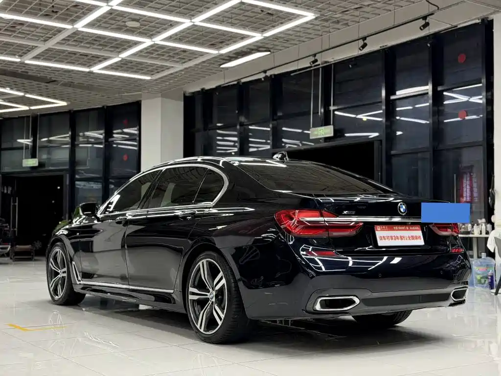 BMW 7 Series — миниатюра 3